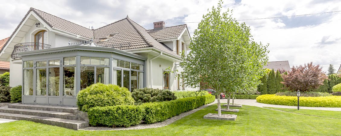 Single family house surrounded by garden and lawn